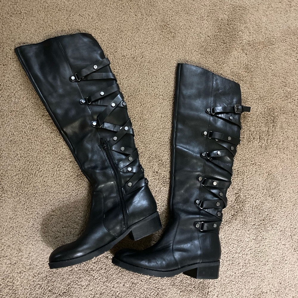 Knee high black boots with buckle design